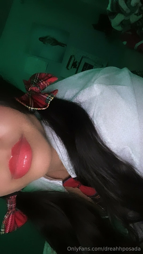 U wanna see what these lips do go see my new pics dm me daddy 