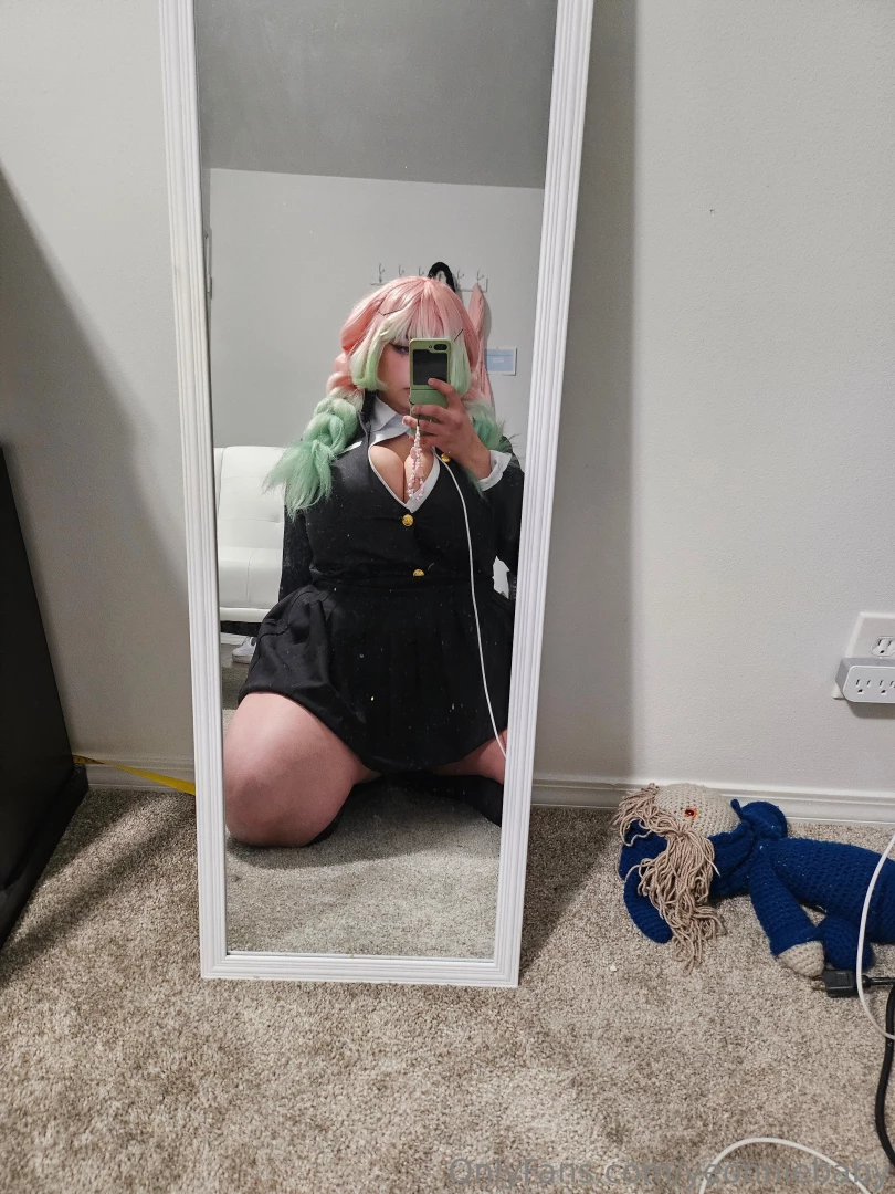 Ill be doing nsfw mitsuri later this week hwre are some sfw pics part 4 