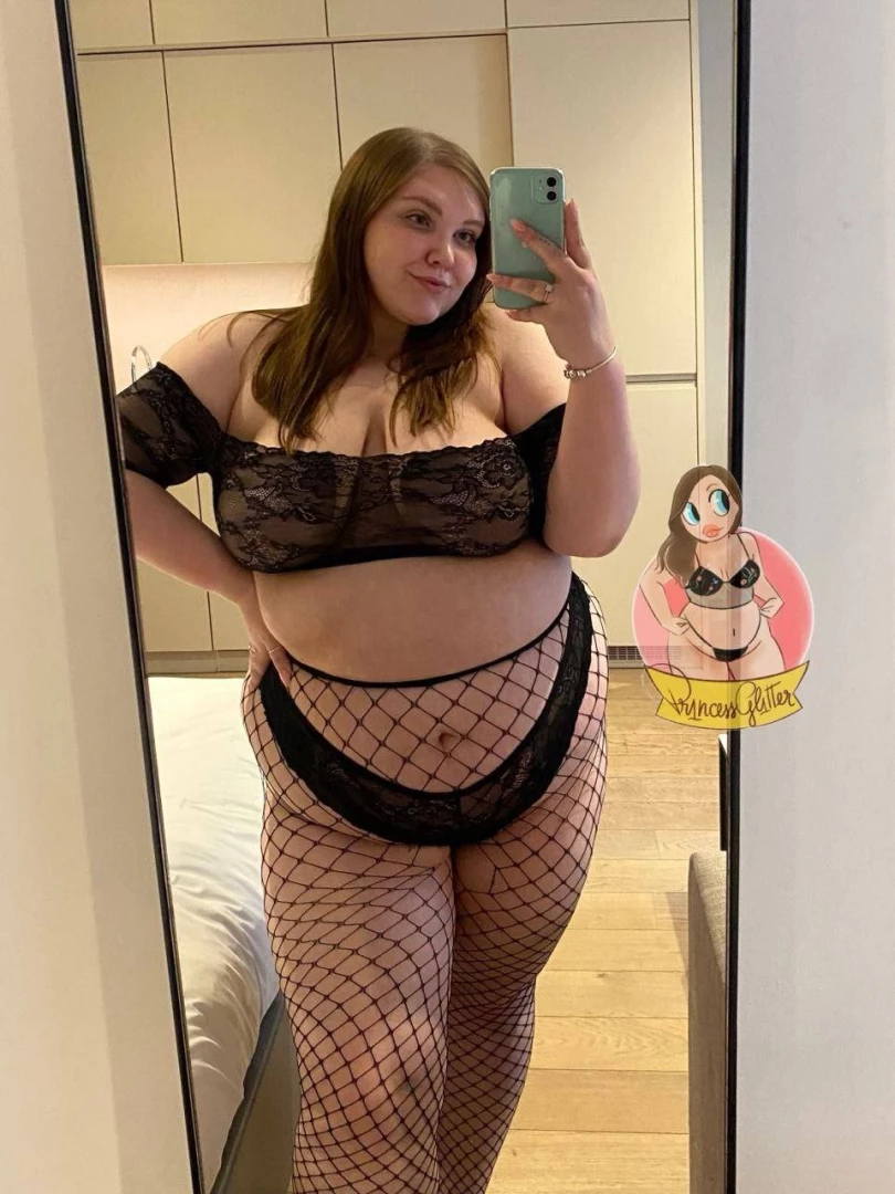 24 i just know pr1ncessgl1tterfree is gonna have you rockhard with her 