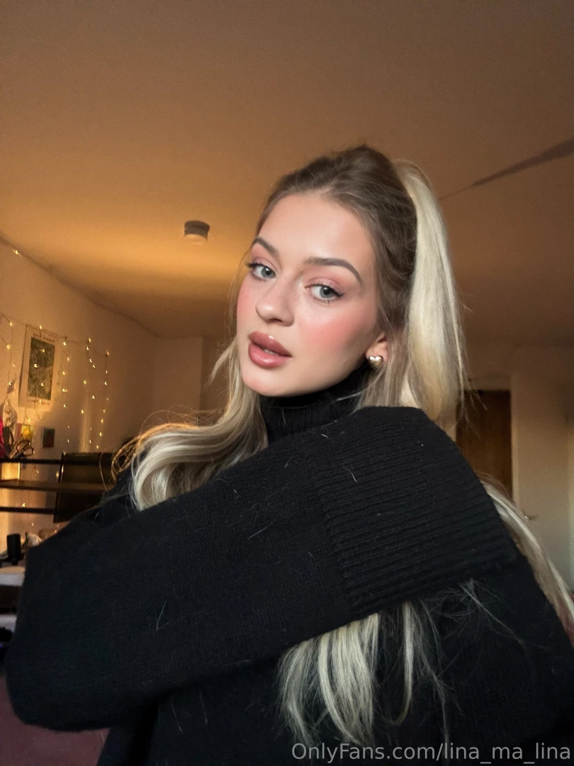 Does your cat leave hair on all your stuff too haha 