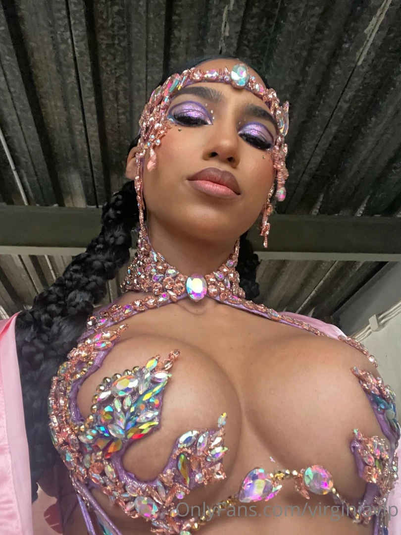 Behind the scenes with me papi cum look at my ass amp tits in my sexy 