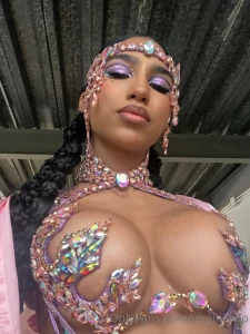 Behind the scenes with me papi cum look at my ass amp tits in my sexy