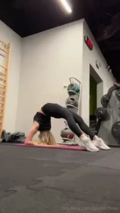 Stretching my fucking pussy on air