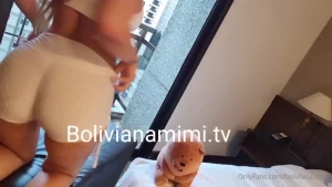 Arrecha haciendo yoga y squirt miralo en bolivianamimi yoga com tesao