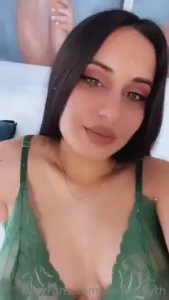 Have u ever been with a horny pregnant brunette before