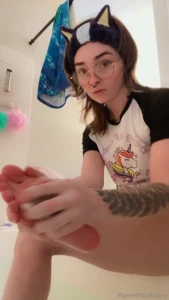 Got a request to post a video of me doing my feet i have a hard time