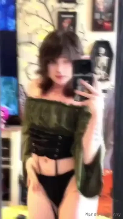 Testing out a bit more of a fem vibe today to just feel what it feels 