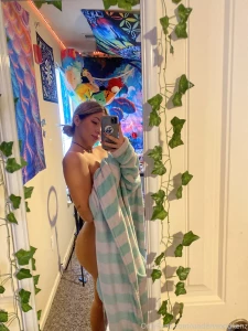 Just got home after a long jogging sess wanna take a shower w me