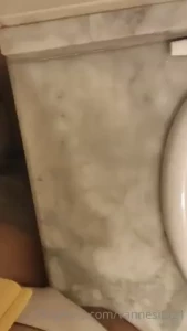Frot ndome muy rico contra el lavamanos part 1