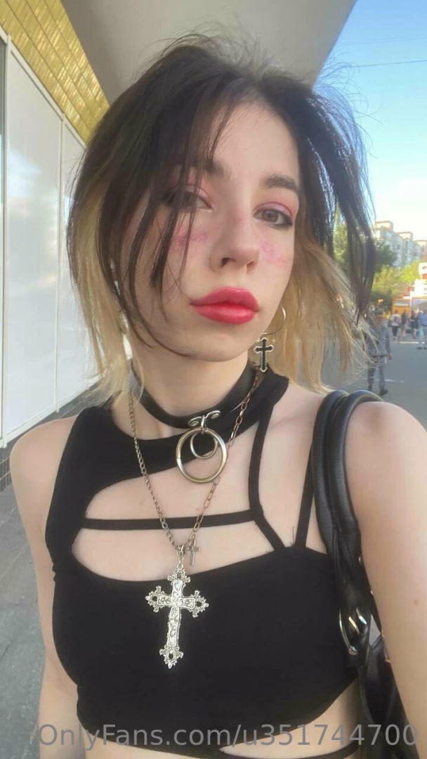 I like to believe that love is mutual that you can t really feel it 