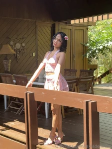 Little garden moment on heels