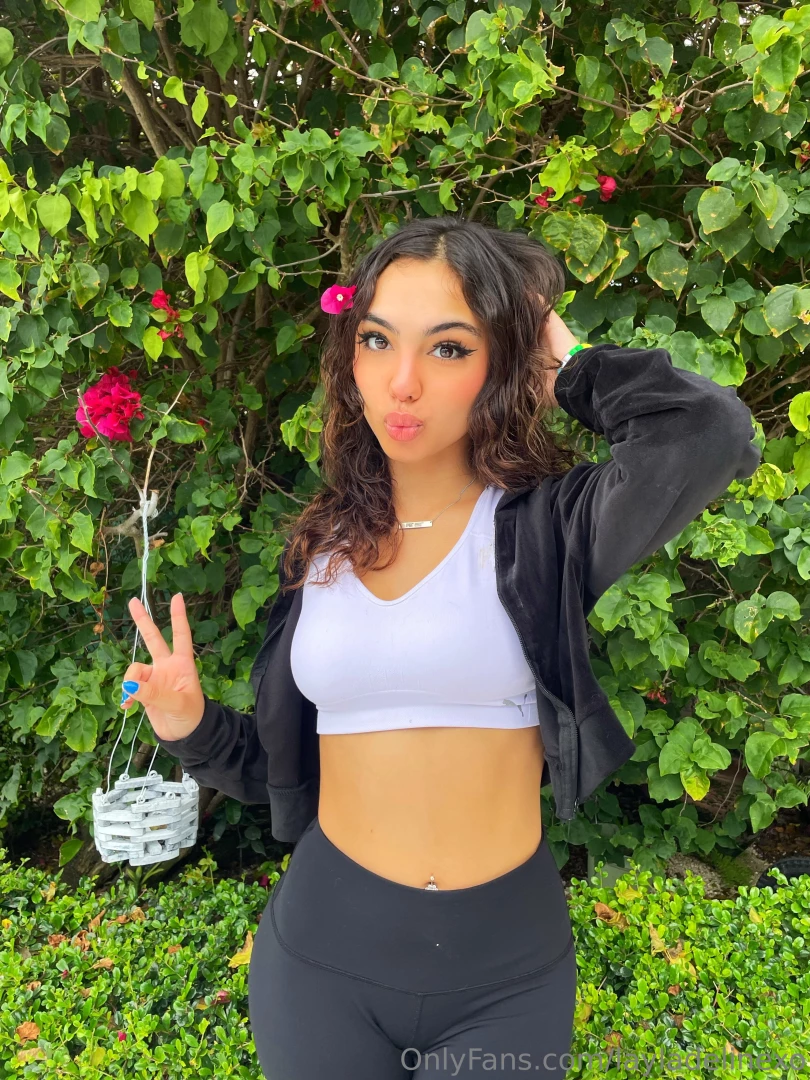 Hola handsome what are you up to 