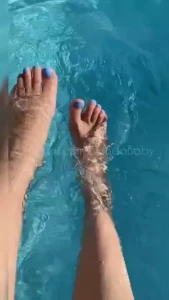 Let s get to know each other i cant swim tell me sumthin about