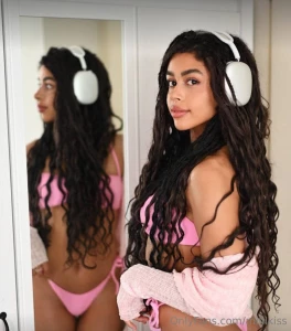 Alishabright is wet right now lusty princess alishabright wants to part 932