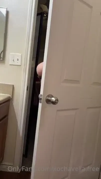 Have yall seen this trend on tiktok ppl think is my elbow should i 