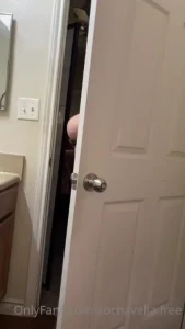 Have yall seen this trend on tiktok ppl think is my elbow should i