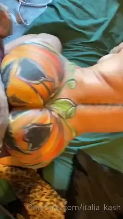Want to watch my pumpkin get carved hurry my vip is on sale toochi_vip 