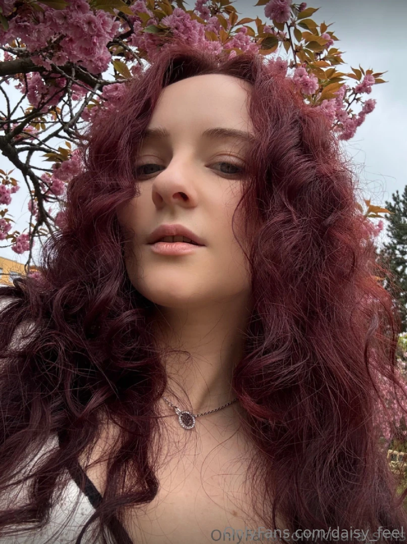 Kisara_sims is an insanely hot hottie who can do wonders with your part 2 