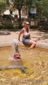 Cuando hace demasiado calor jijijij when it gets too hot hahaha