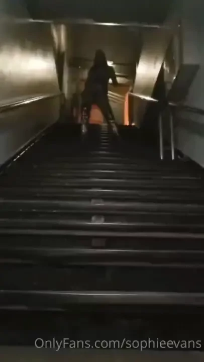 Te gustan mis botas doradas you like my golden boots 