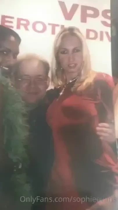 Found some old pics of me woukd you like to see more encuentre fotos 