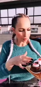 Si te gusta el fetish de comer p deme el video entero de 10min