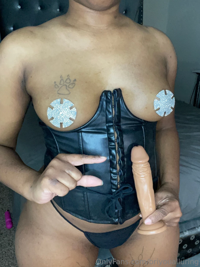 briyoualluring1 - Apologize to your mistress for having a small dick and while you at it 