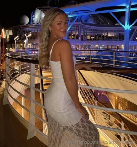 Slow dances and stolen glances wanna try