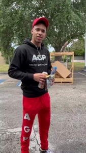 Lucky dude in miami ends up getting the best head and pussy of his part 1