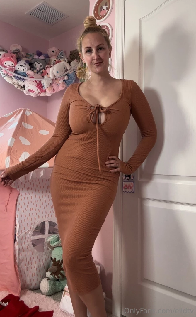 See what this dress looks like on the floor over on stephanieeild hehe 