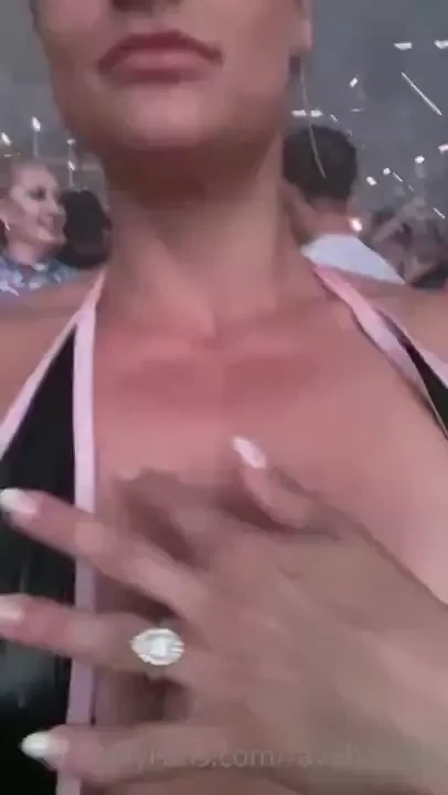 More slutting at creamfields bc i know you guys love it 