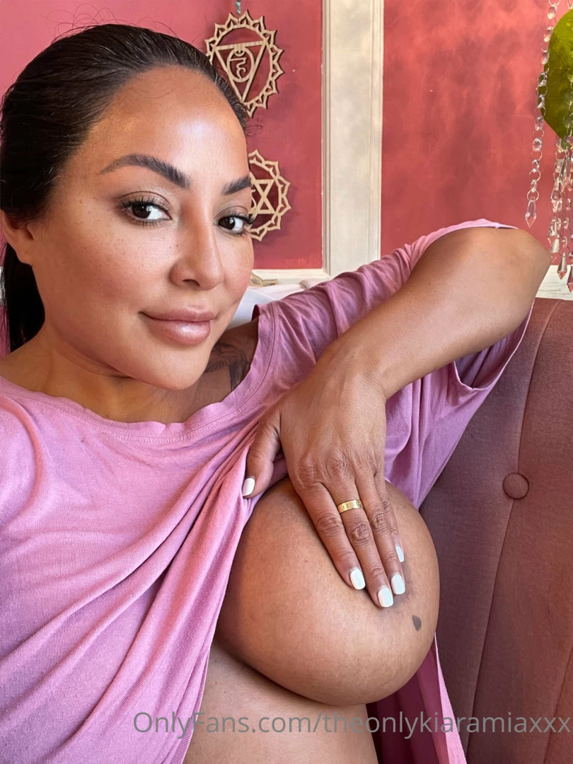 Working hard or hardly working sitting at my desk horny asf bigboobs 