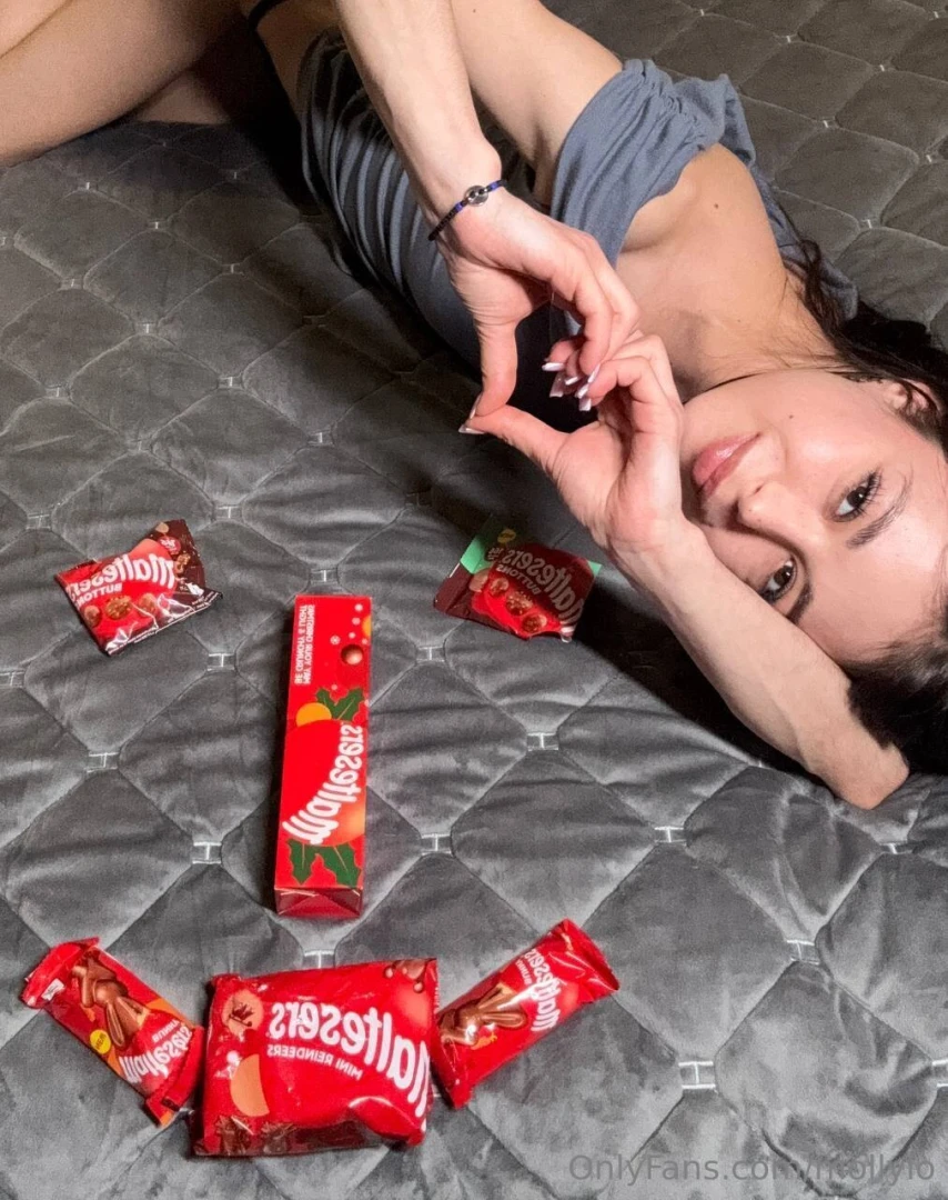 Fun fact about me i just love sweets 