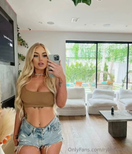 Tittyauna is blowing up on twitter for her crazy orgy tape sub for the part 173