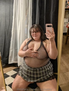 I gave him a footjob after he did the dishes he loved it and shot his