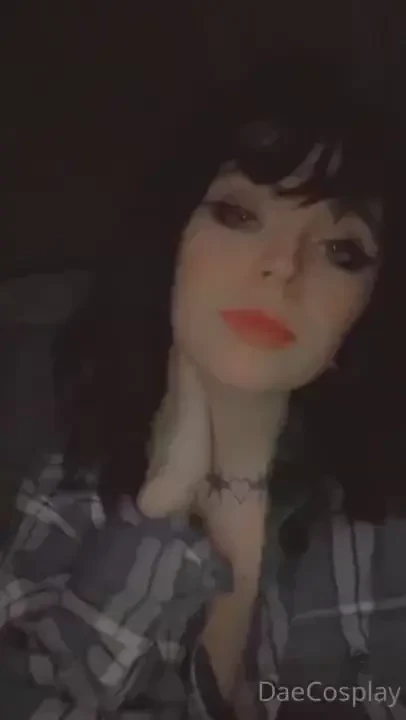 Wanna smoke and watch my hero academia with me 