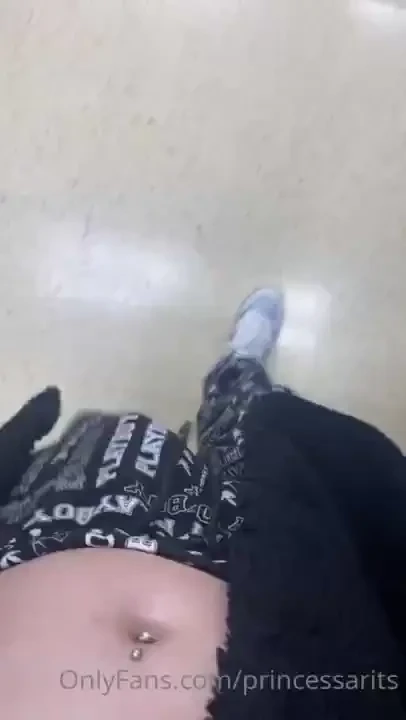 I forgot to wear panties when i went shopping and now i have a huge 