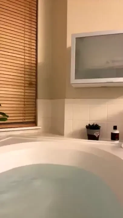 Stream started at 05 25 2024 02 48 am bath time chat n stare at my 