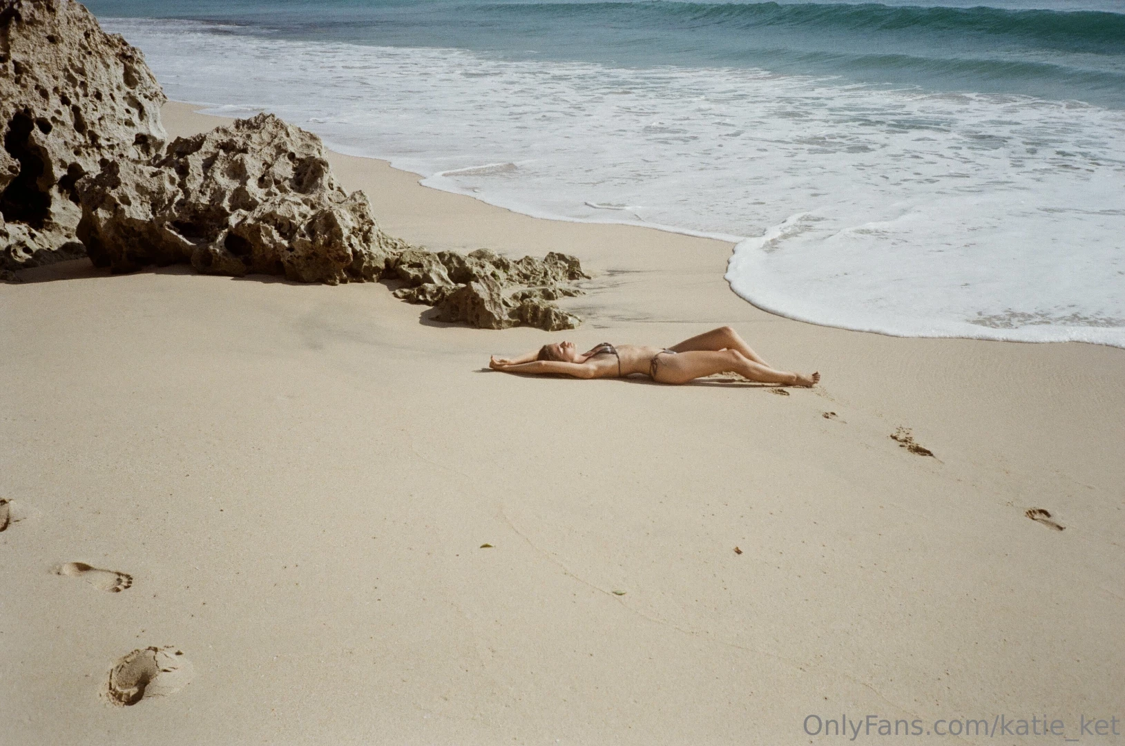 Tropical state of mind do you want to get tanned with me 