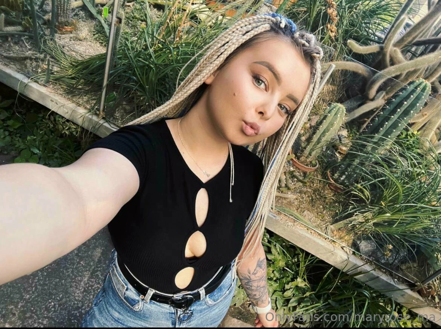 It s such a beautiful day it s sunny and warm i love days like this i 