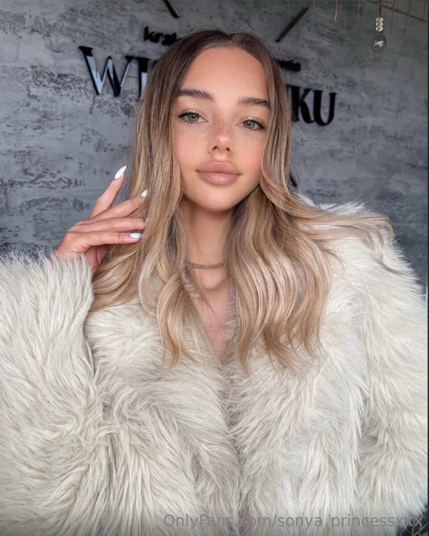 Naughtydoll11 this pervert loves to spread her pussy and show her part 253 