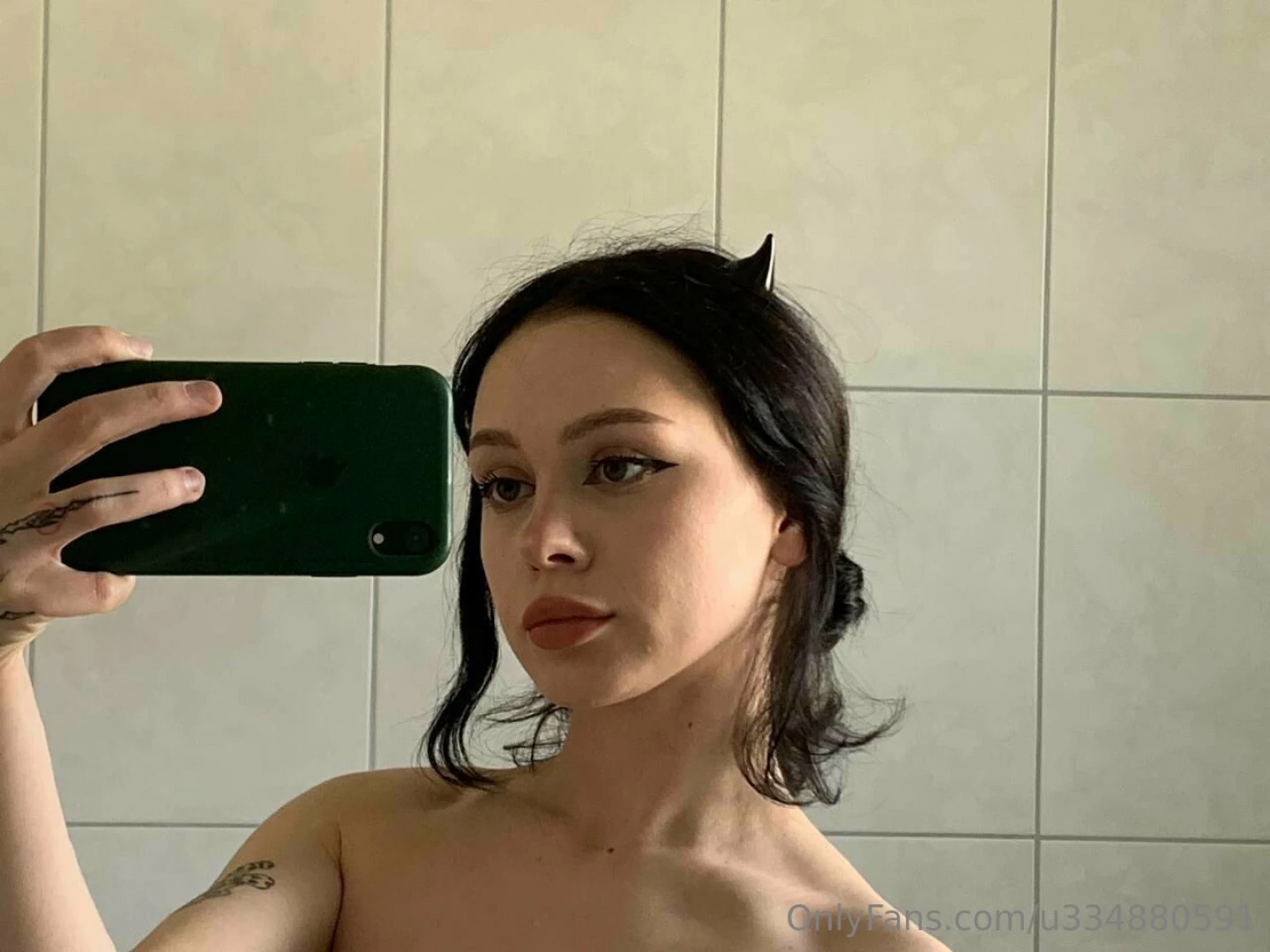 I want you to smack your dick on my tits on my nipples 