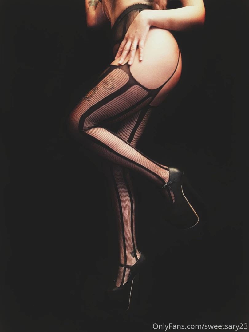 Alg n fetichista por aqu pies tacones piernas medias 