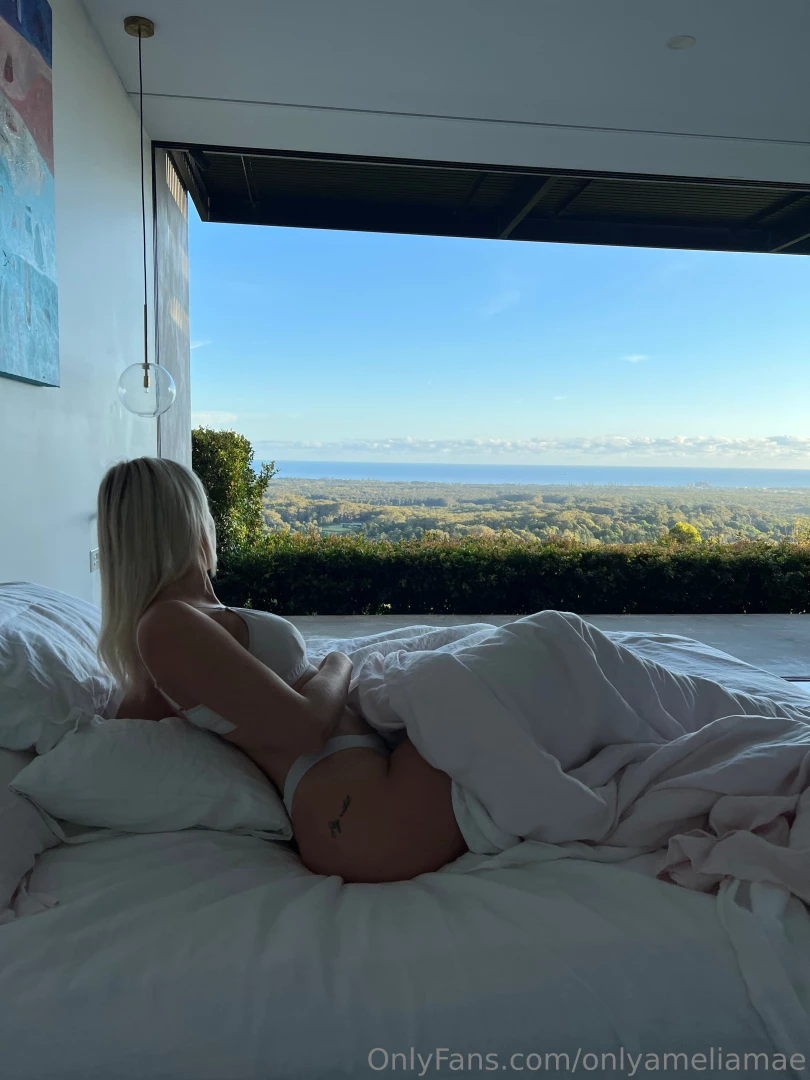 The only things you need to cum is me on my couch playing with my pink 