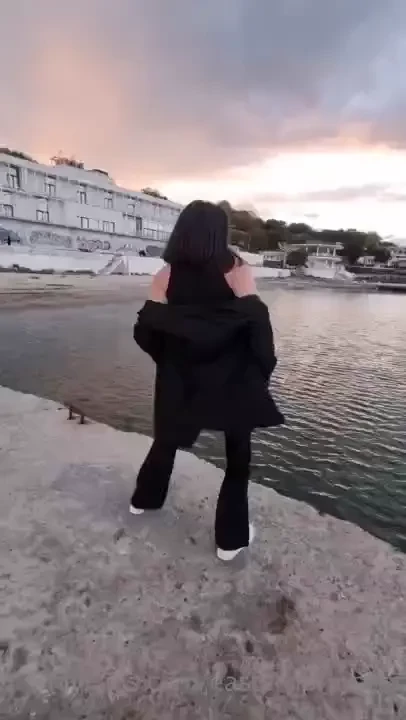 I think you can look endlessly at water fire and how i dance 