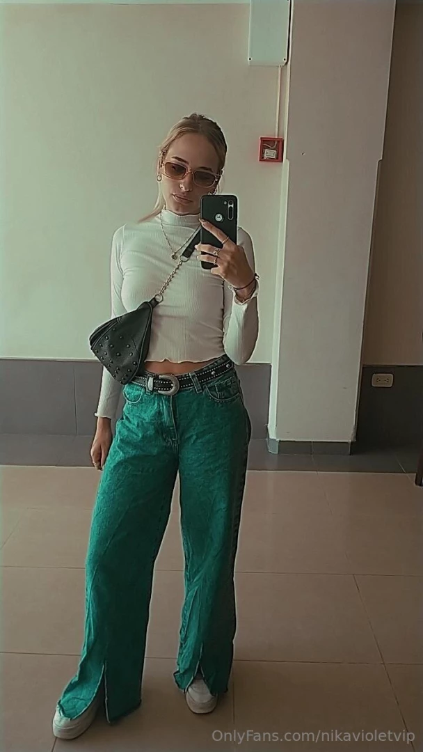 Annachiaraxo just moved to miami she is making the freakiest of part 2 