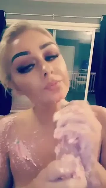 Mmmkm yummy only thing better then a cock is ducking a cock covered in 