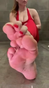 Do you like how pink my soles get after that gym
