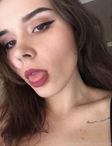 Who wants to play with my tongue my mouth is very soft and warm i will