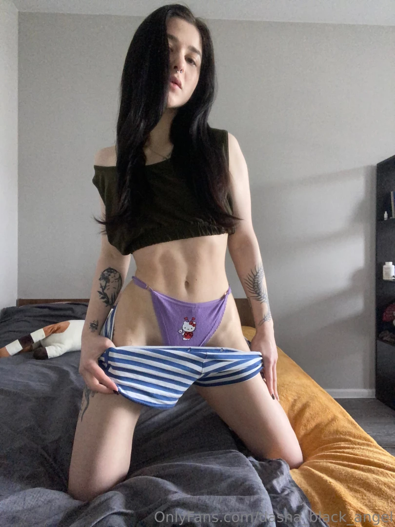 Mmm do you like it when i pose in such cute and sexy panties 
